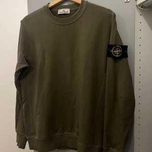 Stone island  - Säljer min Stone island tröja. Storlek s, olivgrön. 