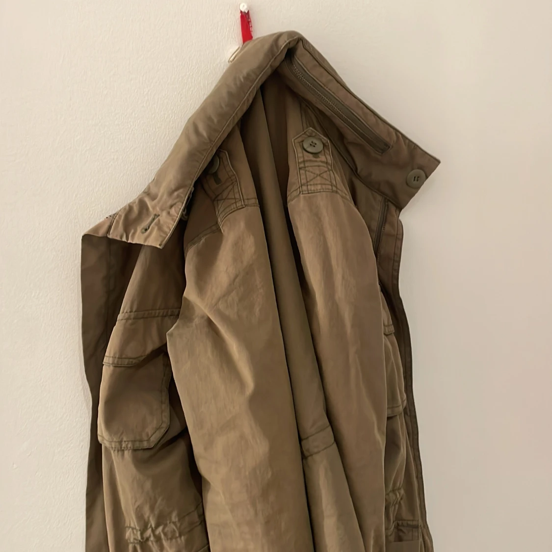 säljer denna militär jackan  - 93