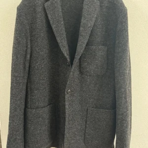 J.Lindeberg cardigan blazer - Säljer för 499kr, nypris 3600kr. Sparsamt använd (9/10)  