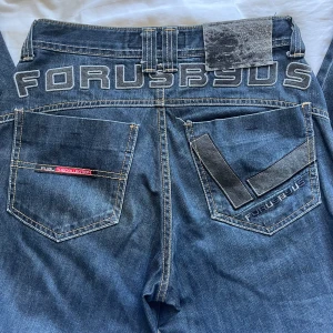 Coola jeans  - Jättecoola jeans som passar storlek 36, köpta second hand men i väldigt bra skick!💘