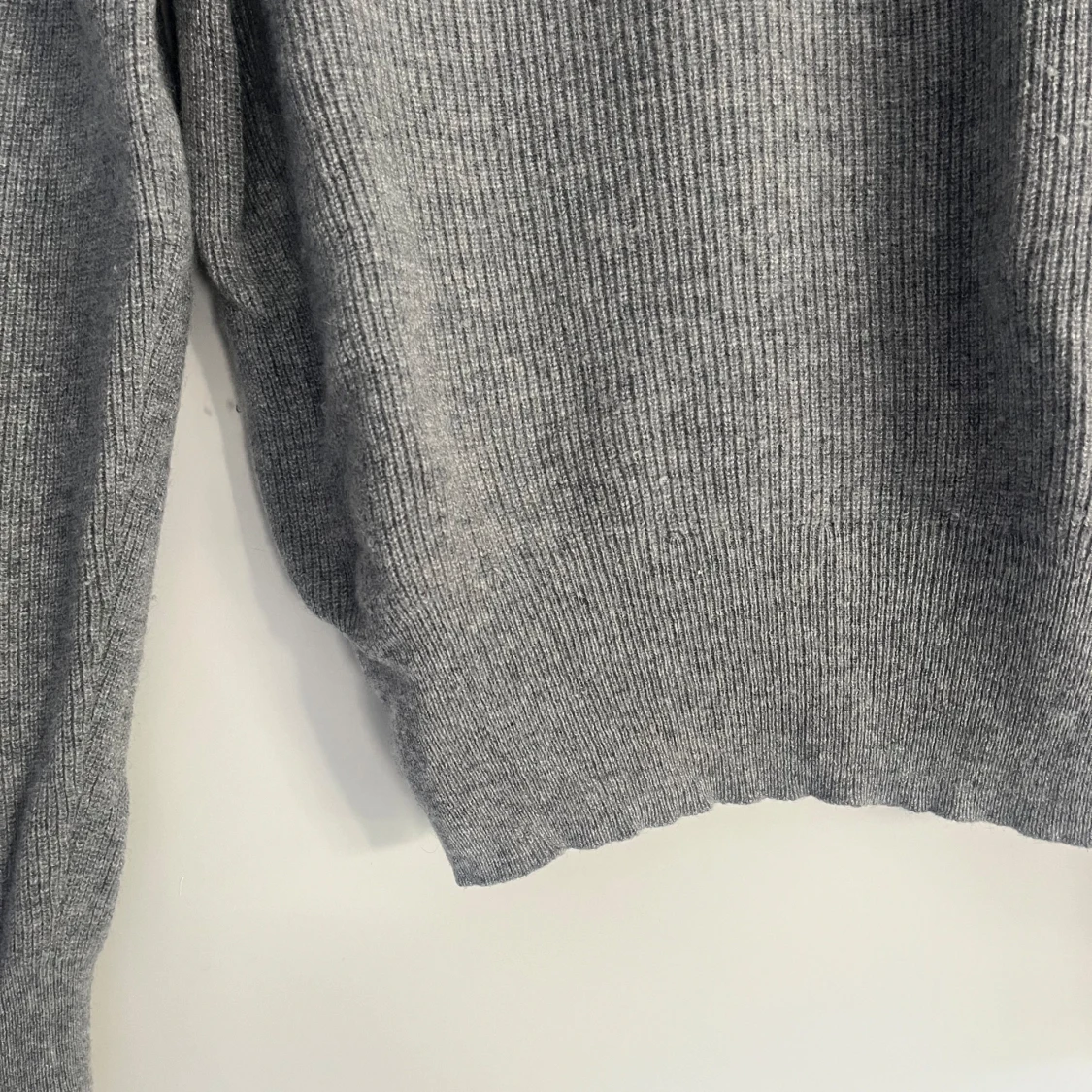 Stickad grå tröja 100% cashmere  - 90