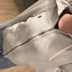 Ralph lauren kofta - Säljer denna super fina kofta då den inte kommer till användning. Väldigt bra skick! Skriv gärna prisförslag 💗