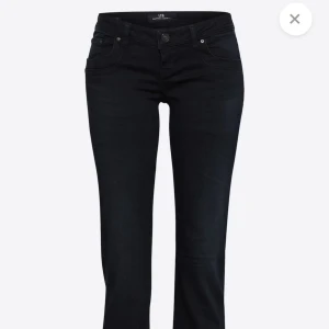 Svarta ltb jeans - Säljer mina jätte snygga svarta ltb jeans, inget täcken på användning och ändast använda ett fåtal gånger🤩💖