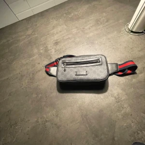 Gucci väska - Det är i bra skick använts i 1år