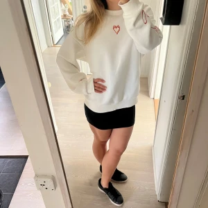 LXA sweatshirt - Så fin sweatshirt från Linn Ahlborgs märke LXA. Storlek S. Endast använd fåtal gånger så den är i jättebra skick. 350kr