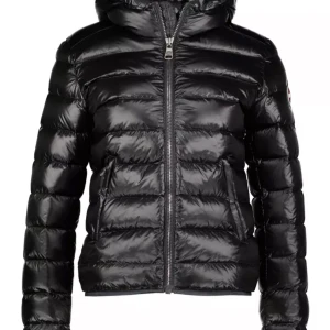 Colmar jacka  - jag säljer min colmarjacka då den inte kommer till användning längre. skicket är jättebra! köpt för 5000 och jag säljer för 3000💞💞 