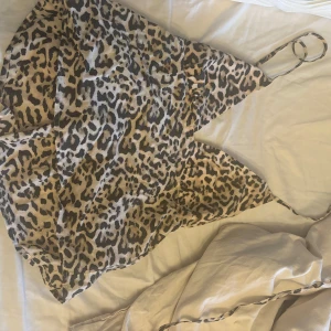 Leopard print  - Flödig magtröja, aldrig använt då den inte föll mig i smaken.