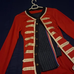 Tröja guld röd, med tights - Storlek:M