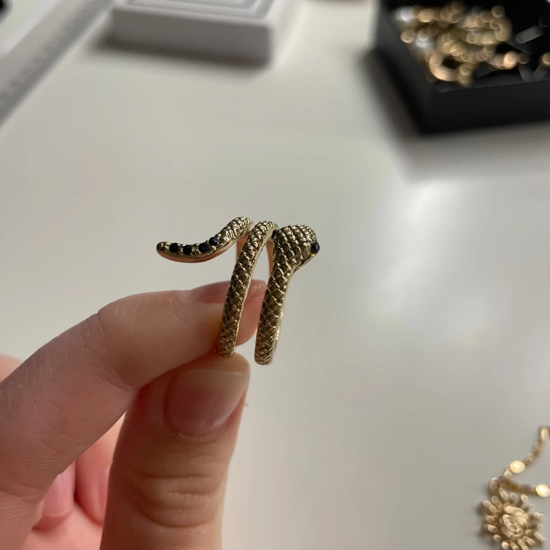 Guldfärgade orm ring - 90