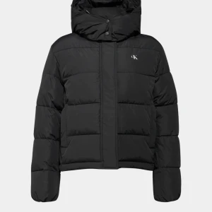 Calvin Klein jacka - Jättefin calvin klein jacka, köpt förra året men säljs pga att den inte funkar på mig. 
