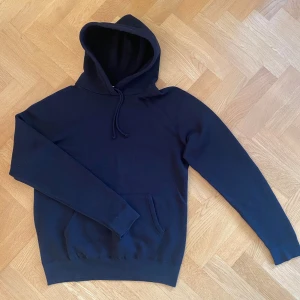 John Elliot Hoodie - Tjena! Säljer en John Elliot hoodie i strl S, använd väldigt få gånger, Jätte grisch och Fet  Köp bara