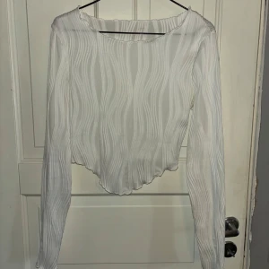 Topp - Bra skick  En liten fläck 