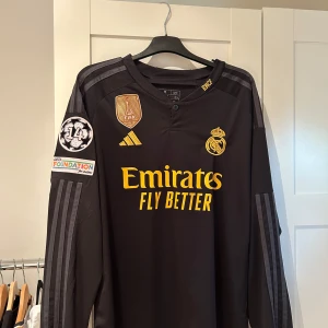 Real Madrid  - Jag säljer den för den ej kommer till användning. Helt nyskick. 