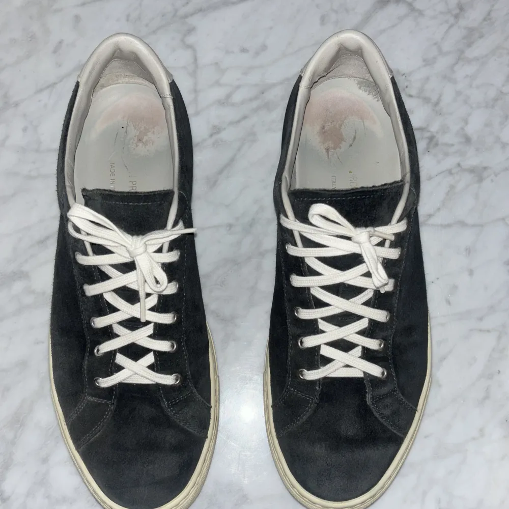 Säljer nu mina common projects skor skick 9/10. Nypris kostar dom 4300kr  nästan aldrig använda då dom va försmå för mig. Pris kan diskuteras . Skor.