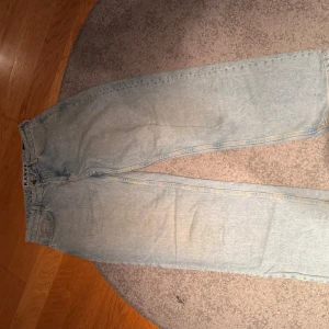 Kvarve jeans - Bra skick lite solblekta men ingen annars