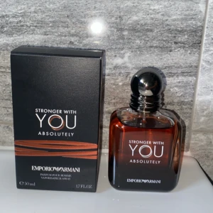 Stronger with you absolutely  - Säljer eftersom jag inte använder den längre. Använt ungefär 3 ml. Perfekt vinterparfym. Kan gå ner i pris lite vid snabb affär.
