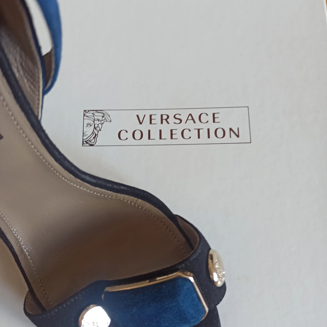 Äkta läder Versace mörkblå och svarta högklackade skor - 91