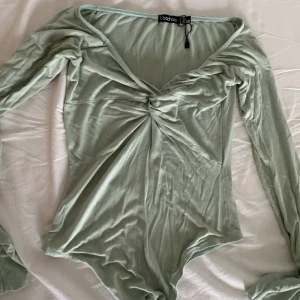 Långärmad topp - En superfin helt ny långärmad topp från Bohoo