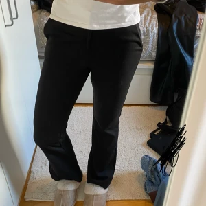 Kostym byxor - PRIS DISKUTERAS!! Midwaist & bootcut kostymbyxor från Veromoda, lite noppriga, köpta för 400kr💗