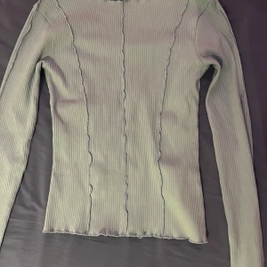 Gina tricot tröja - Jätte fin men kommer inte till användning. Skönt material