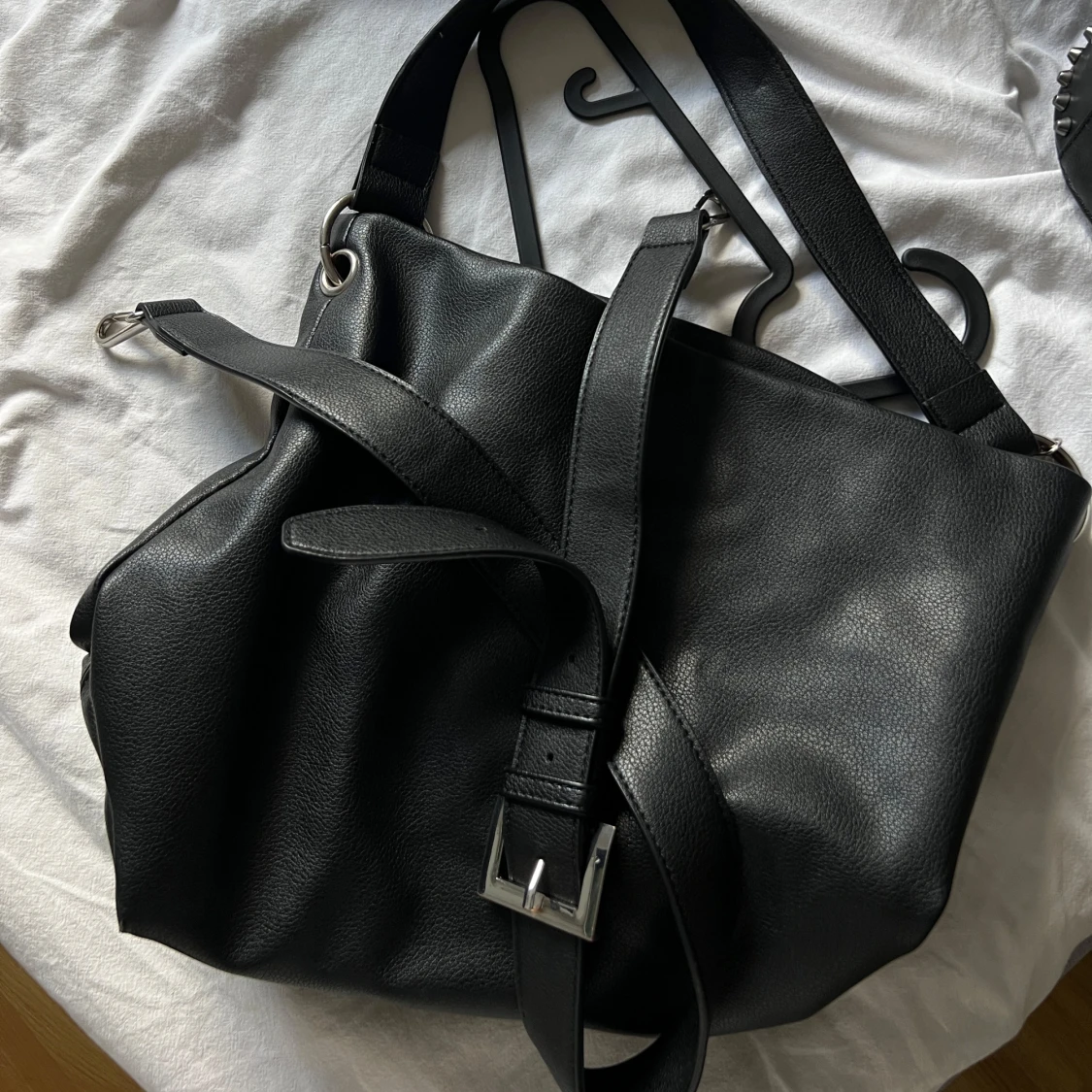 Svart axelväska med dragkedja - 90