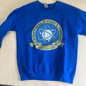 Spiderman Merch crewneck  - Spiderman merch- peter parkers högskola merch. Jätte mjuk och håller dig varm. Topp condition.