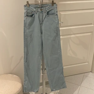 Jeans  - Ljusblå vida jeans. Bra skick.  