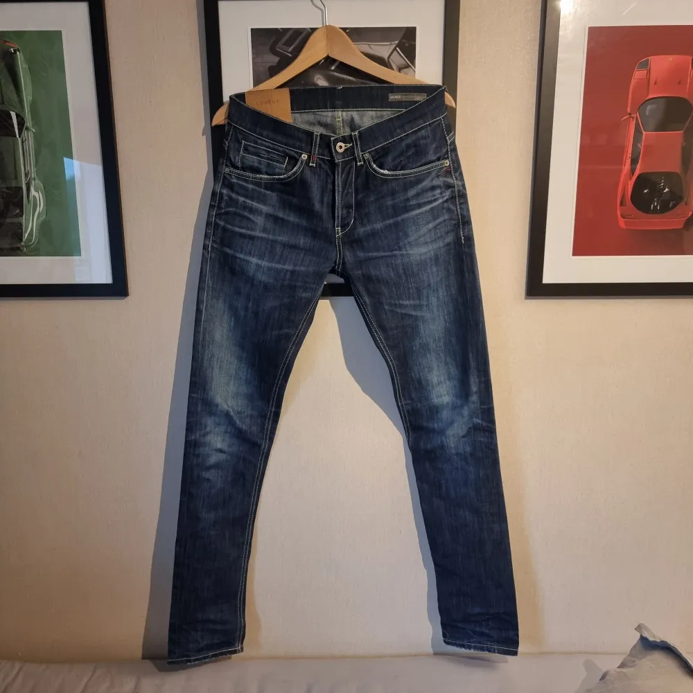 Goa dondup george 31 i mörkblå, jävligt fet tvätt. Toppenskick utan defekter. Modellen är 183 och väger ca 65.  Vid frågår eller fler bilder är det bara att skriva //Kba_Closet. Jeans & Byxor.