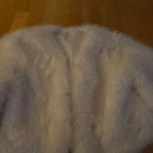 Pälsjacka - Superfin pälsjacka älskar den men har percis köpte en liknande!Inga tecken på användning 