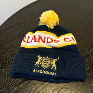 Norrlands guld mössa  - Perfekt för skidsemestern och till hösten, rolig bärs mössa.🍺🍻⛷️🎿