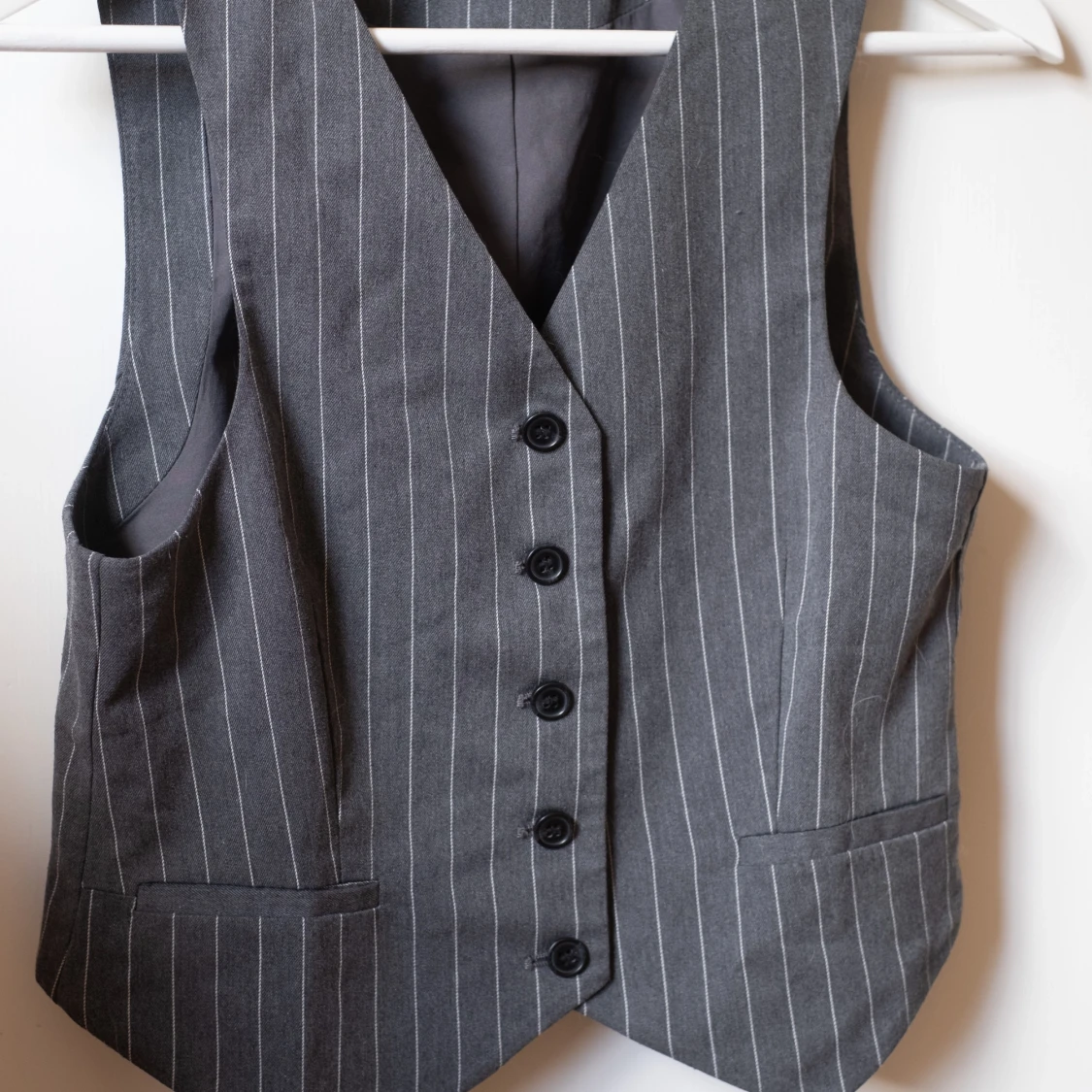grå randig kostym väst 