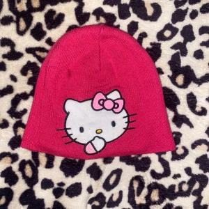 Hello kitty mössa - Knappt använd av mig och är i bra skick✌️
