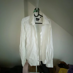 Vit Atlas Designe skjorta  - Bra skicka,slim fit 