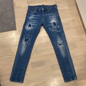 Dsquated2  - Jeansen är i nyttskick använt några gånger bata. Storlek w30