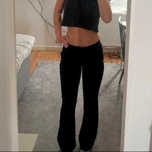 Kostymbyxor - Super fina kostymbyxor i väldigt bra skick, använda fåtal gånger. Nypris ca 500kr💞