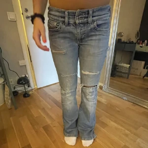 Jeans - Så snygga jeans från diesel, one of a kind! Har ett litet hål vid skrevet som jag sytt ihop.