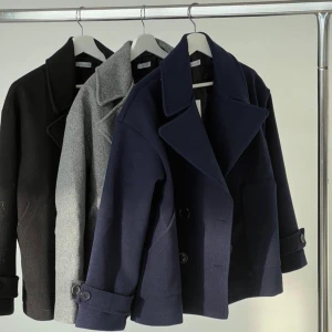 Design vi kappa - Säljer denna i mörkblå fint skick st xs/s💕