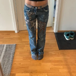 Coola jeans - Midja: 36 innerben: 83  Säljer du de inte kommit till användning  Inte mina bilder Priset kan förhandlas