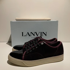Lanvin skor - Hej! Säljer nu dessa super snygga Lanvin skor. Skorna är i superfint skick! Nypris ligger på 5299kr Hör av dig vid frågor!