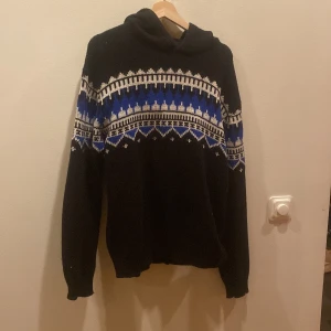 Stickad Ralph Lauren hoodie - Stickad hoodie med nåt typ av mönster