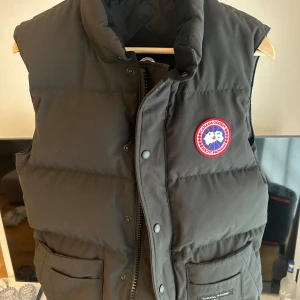 Canada Goose väst XS - Äkta Canada Goose i xs passar S, kvitto finns