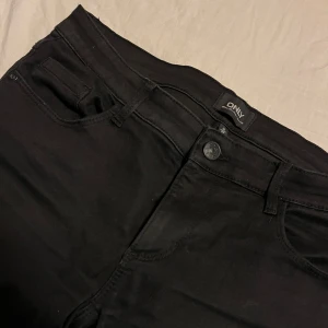 Low waist jeans  - Fina jeans från only, använda några gånger, dock är dom för stora för mig så därför säljer jag🌟