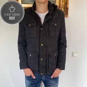 Field jacka - Tja, säljer nu denna feta field jacka i storlek M i fint skick! Hör av dig vid frågor eller funderingar!