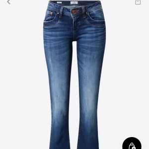 Ltb jeans (valerie) - 24/30 säljer då dem tyvärr inte passar längre men super fina inte slitna matchar till de mesta💕💕(har dock ett pytte litet hål vid sidan som man knappt ser) hör av er om ni vill se fler bilder på byxorna.