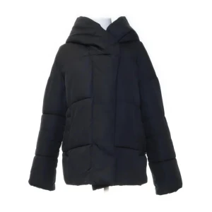 Pufferjacket svart  - Från hm, säljer då jag har en annan jag använder mer❤️i bra skick. Storlek XS men oversized så passar även S/M