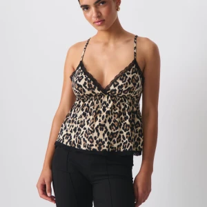 Leopard topp Gina  - Från Gina Tricot, aldrig använd. 
