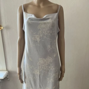 Retro 90-tal klänning 00-tal  - Inget att anmärka på 