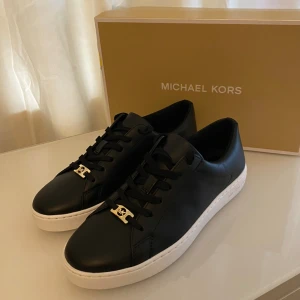 Michael kors skor - Michael kors skor i storlek 38,5!