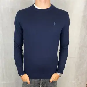 Riktigt fet pullover från Ralph Laurent i toppskick! Modellen på bilden är 185 och bär storlek M