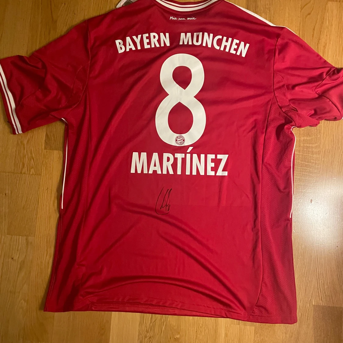 Bayern München *Signed Fotbollströja. Nr 8 Javi Martinez - 90
